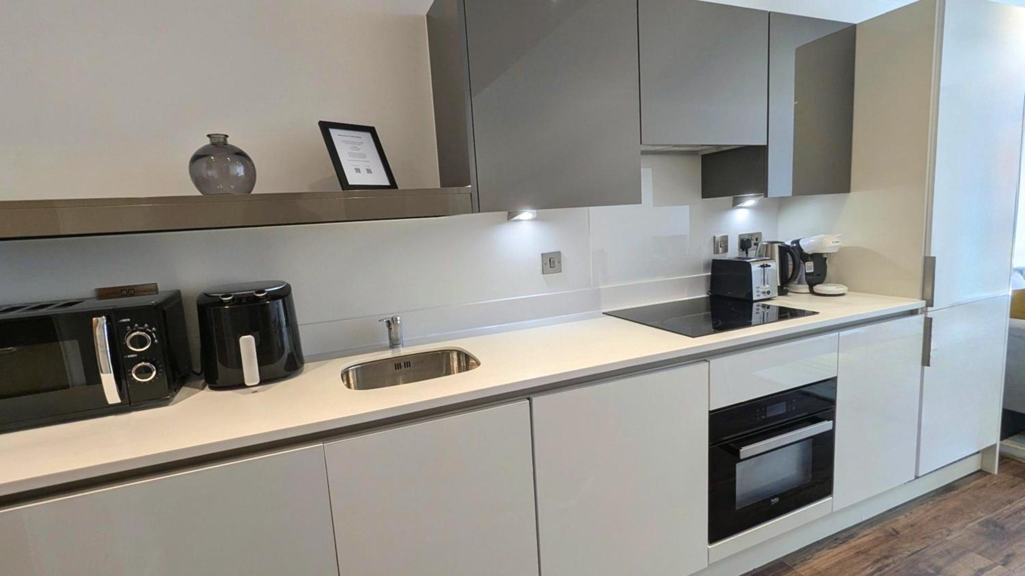 Comfy 2-bedroom With Parking & Balcony In Jewellery Quarter, Apartment *