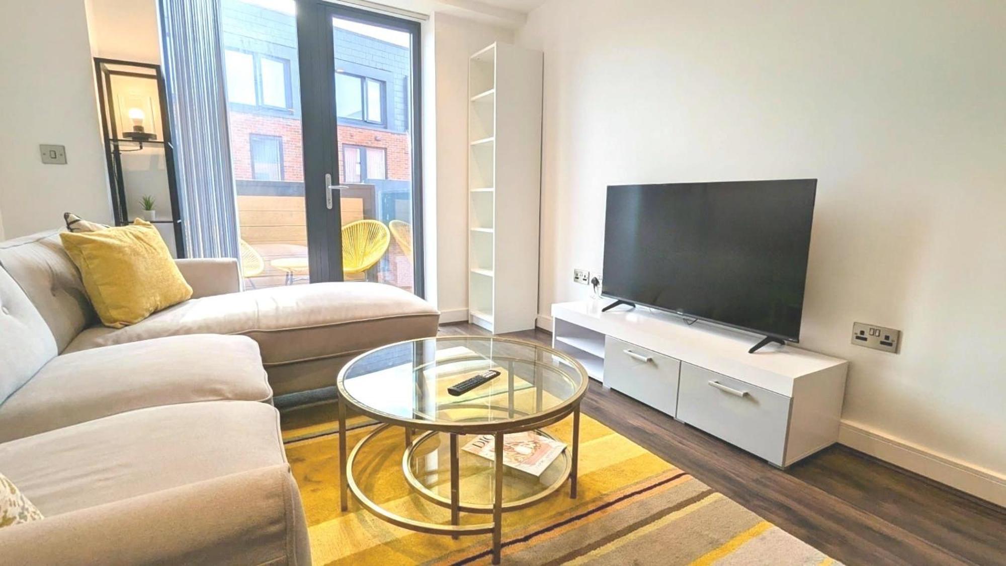 Comfy 2-bedroom With Parking & Balcony In Jewellery Quarter, * Birmingham