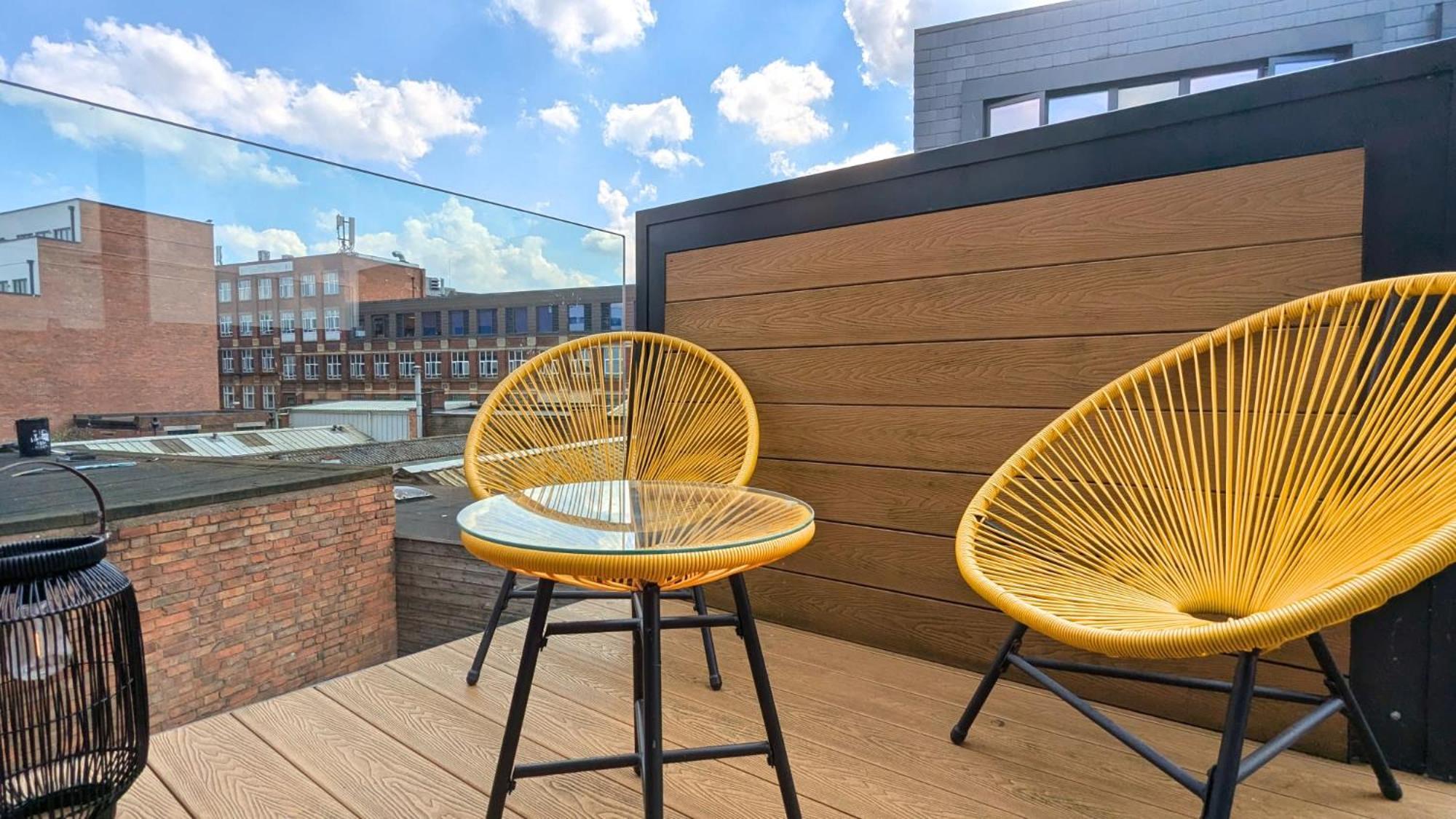 Comfy 2-bedroom With Parking & Balcony In Jewellery Quarter, * Birmingham