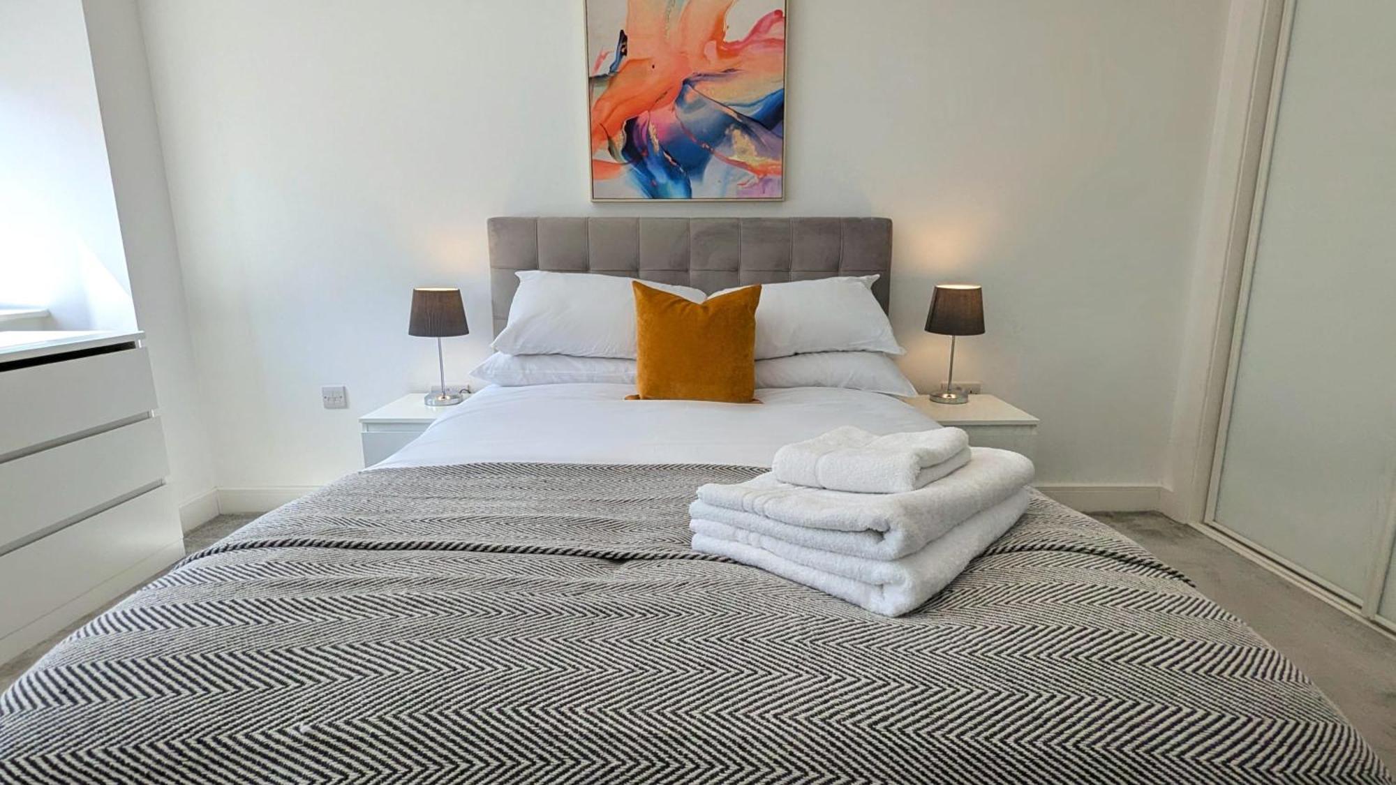 Comfy 2-bedroom With Parking & Balcony In Jewellery Quarter, * Birmingham